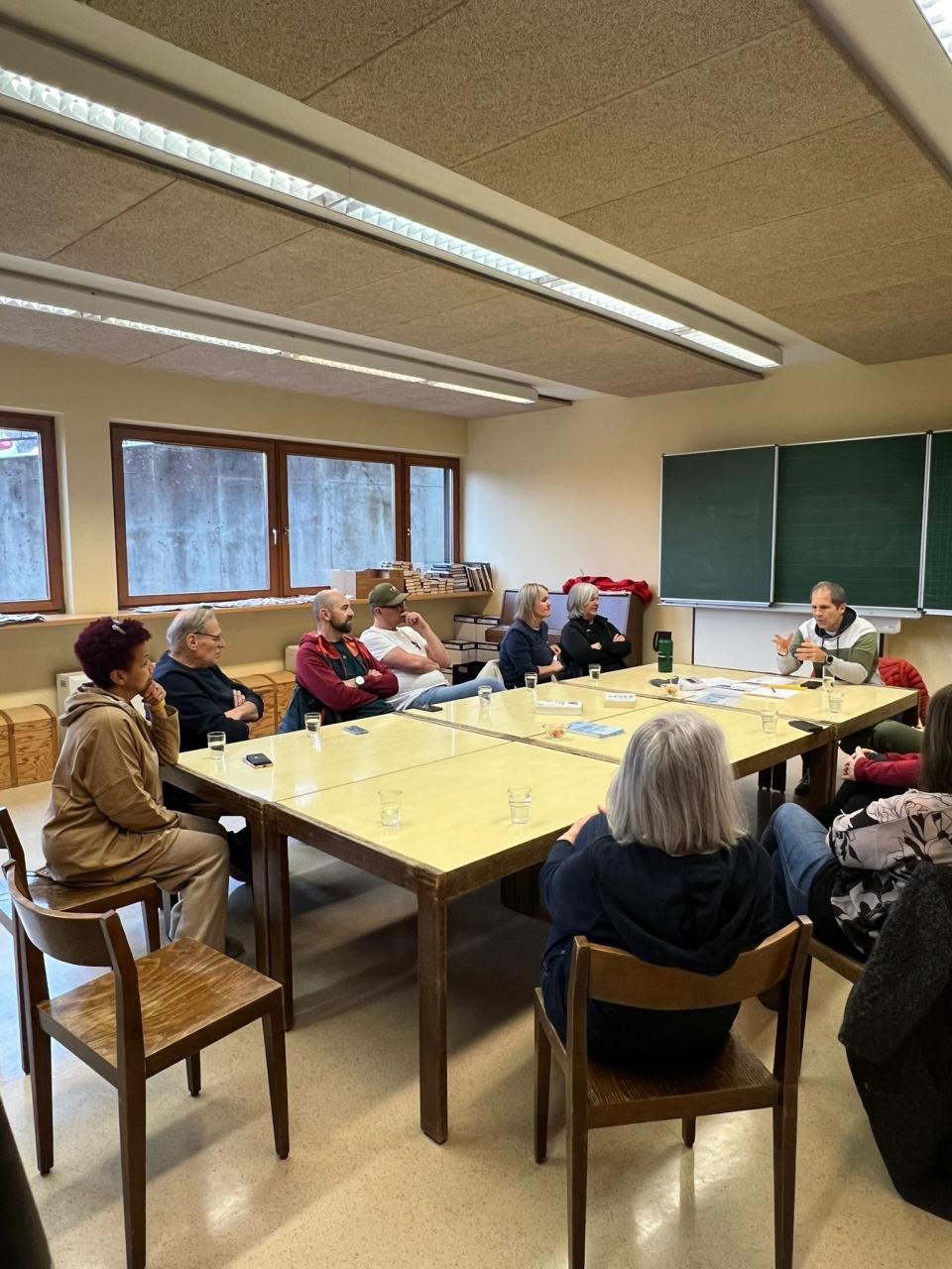 Die Gruppe beim Theorieteil